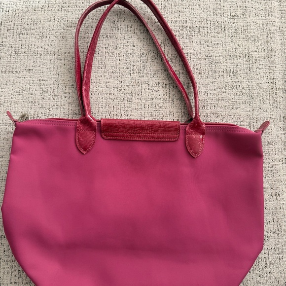 USED Longchamp Raspberry Tote Bag - Picture 2 of 16